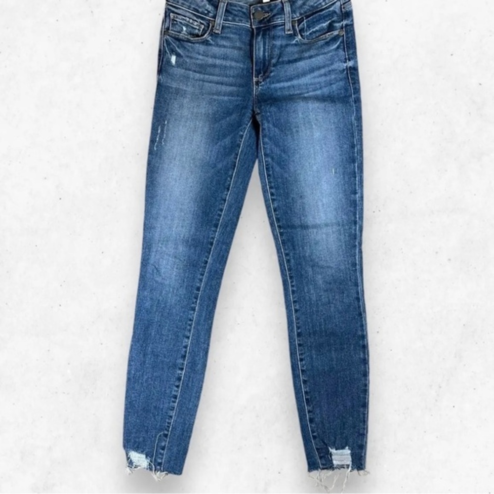 PAIGE Verdugo Ankle Jeans in medium wash.
Skinny. Distressed front pocket size26